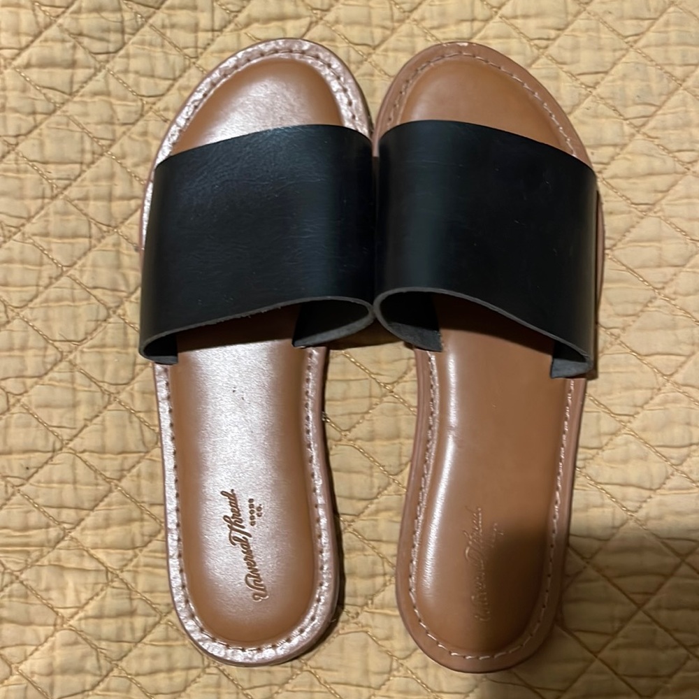 Universal Thread sandals